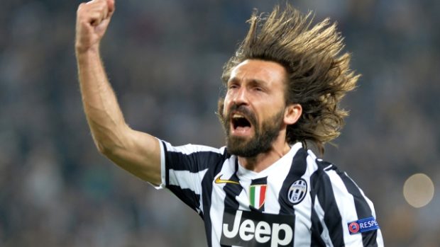 Andrea Pirlo slaví svůj gól, který byl nakonec postupový