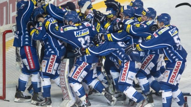 Hokejisté Komety Brno se radují z postupu do finále hokejové extraligy