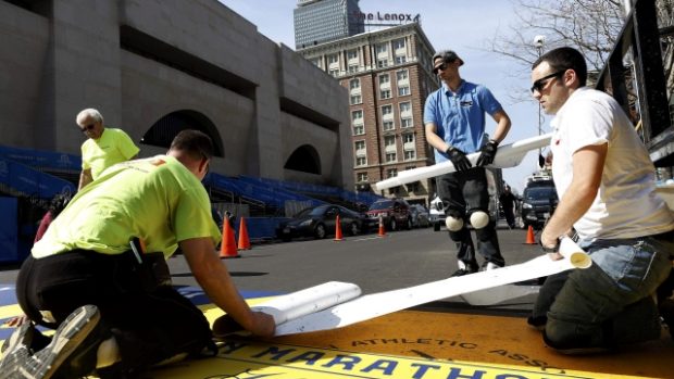 V Bostonu se na velikonoční pondělí poběží maraton. Lidé si připomenou rok od atentátu, při kterém zemřeli tři lidé