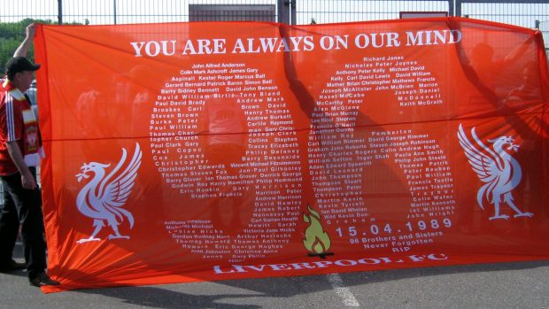 Vzpomínka na fanoušky, kteří zemřeli 15. dubna 1989 na stadiónu v Hillsborough