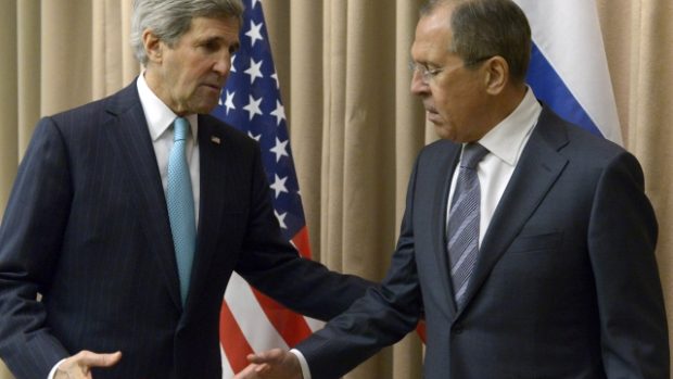 John Kerry a Sergej Lavrov se sešli v Ženevě na jednání o ukrajinské krizi