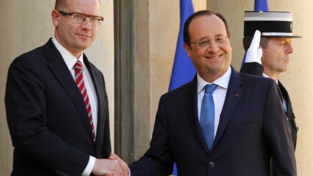 Francouzský preziden Francois Hollande (vpravo) a Bohuslav Sobotka