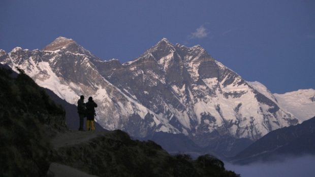 V základním táboře jsou teď už stovky horolezců, jejich průvodců a nosičů, kteří se připravují k výstupu na Mount Everest počátkem května