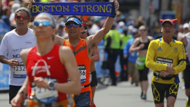 Bostonský maraton přinesl zejména v cílové rovince emotivní okamžiky