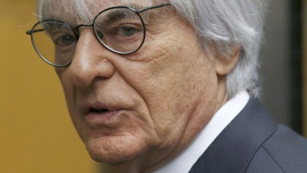 Šéf Formule 1 Bernie Ecclestone se dnes v Mnichově bude bránit obvinění z korupce