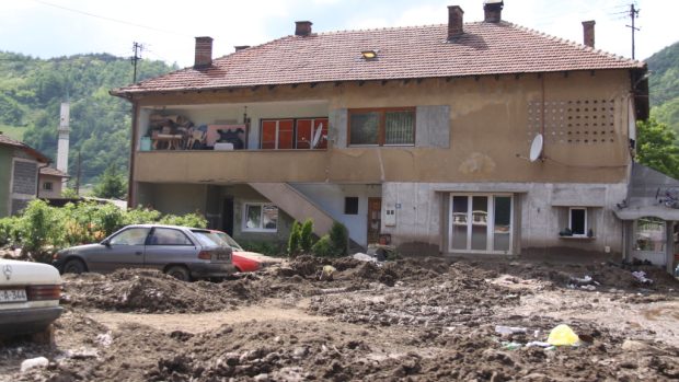 Následky ničivých povodní v Bosně