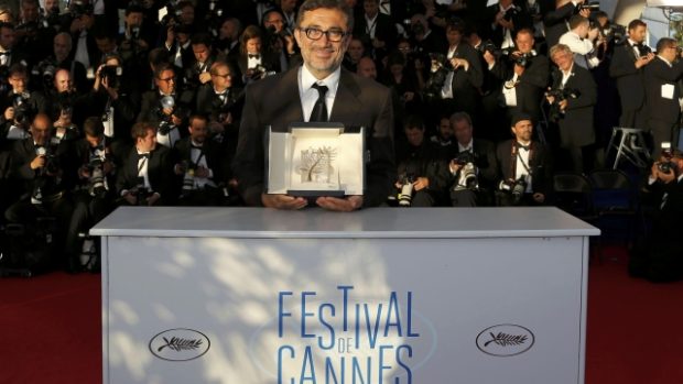 Režisér Nuri Bilge Ceylan získal na festivalu v Cannes Zlatou palmu za snímek Zimní spánek