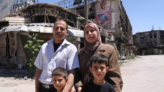 45letý Syřan se dvěma syny a manželkou se vrátili do Homsu
