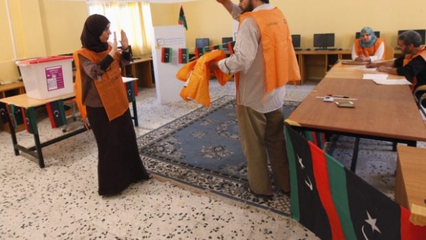 Libyjci dnes volí nový parlament