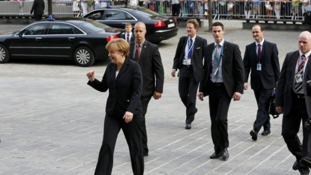 Německá kancléřka Angela Merkelová při příjezdu do Yper