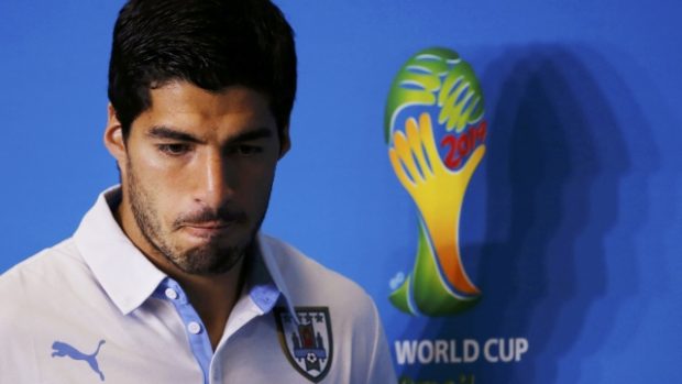 Luis Suárez se loučí s MS, čekají ho 4 měsíce bez fotbalu