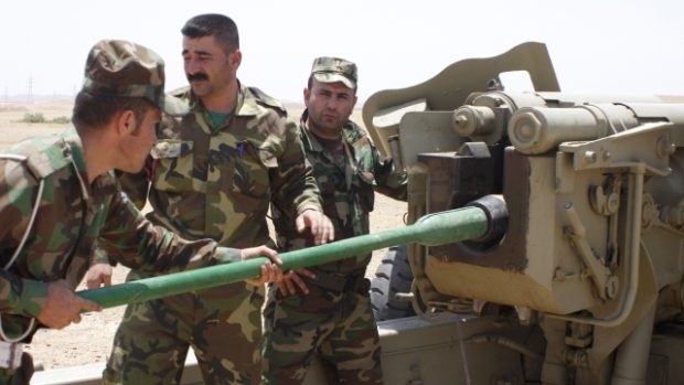 Kurdští vojáci při střetech s  radikály ze skupiny Islámský stát v Iráku a Levantě