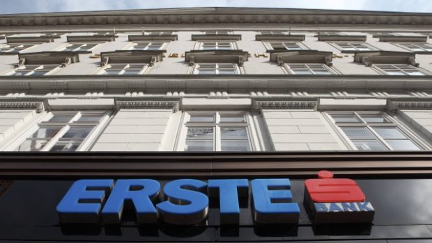 Akcie Erste po varování před rekordní ztrátou klesají (ilustrační foto)
