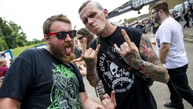 Návštěvníci metalového festivalu Brutal Assault