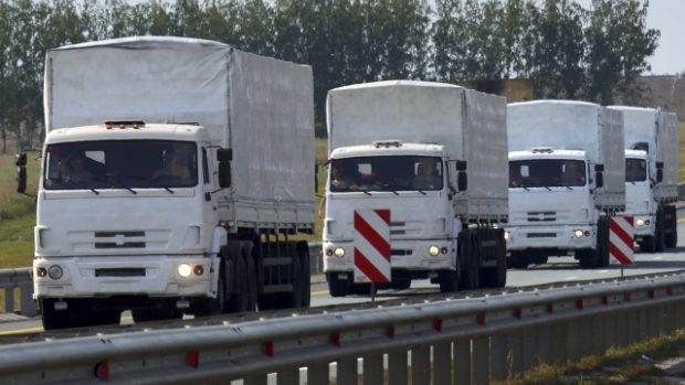 Konvoj kamionů KAMAZ s humanitární pomocí míří z Ruska na Ukrajinu