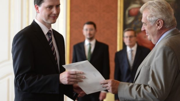 Prezident republiky Miloš Zeman jmenoval na Pražském hradě 15 soudců obecných soudů