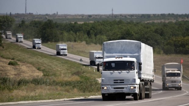 Část ruského nákladního konvoje se rozjela k ukrajinským hranicím