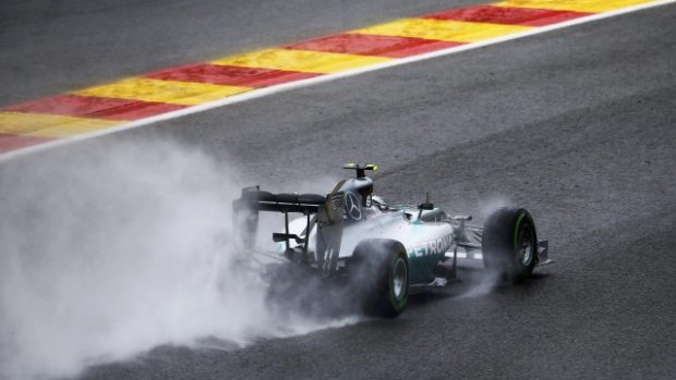 Pilot formule 1 Nico Rosberg s vozem Mercedes na okruhu Spa-Francorchamps