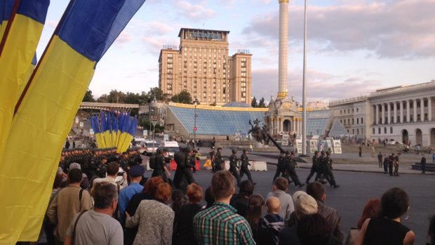 Kyjevský Majdan v přípravách na nedělní přehlídku