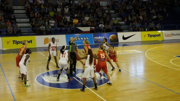 České basketbalistky během přípravného duelu s Mozambikem