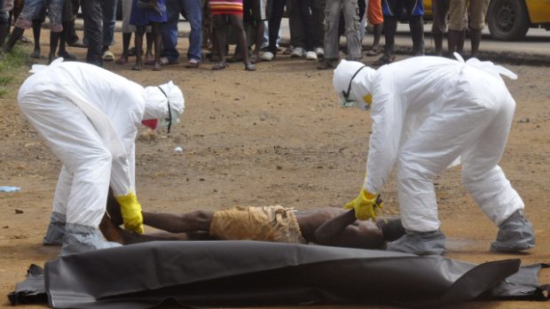 Už 2000 lidí v Africe zemřelo na nákazu smrtelným virem ebola
