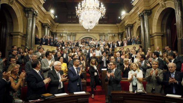 Katalánský parlament schválil zákon o referendu o nezávislosti