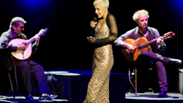 Vystoupení královny portugalského fada Marizy v pražské Státní opeře zahájilo 19. ročník multižánrového hudebního festivalu Struny podzimu
