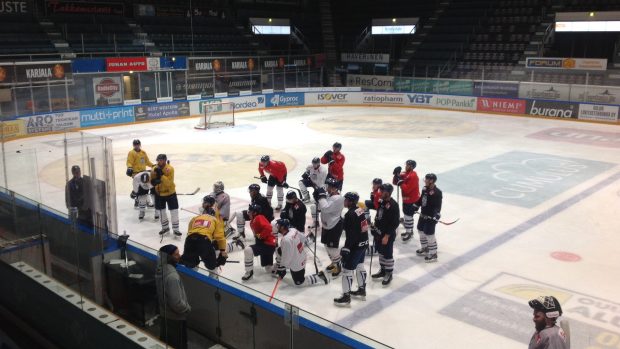 Liberečtí hokejisté na tréninku v Oulun Energia Areeně