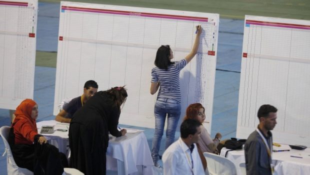 Sčítání volebních hlasů v Tunisku