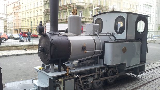 Replika lokomotivy v Národním technickém muzeu v Praze