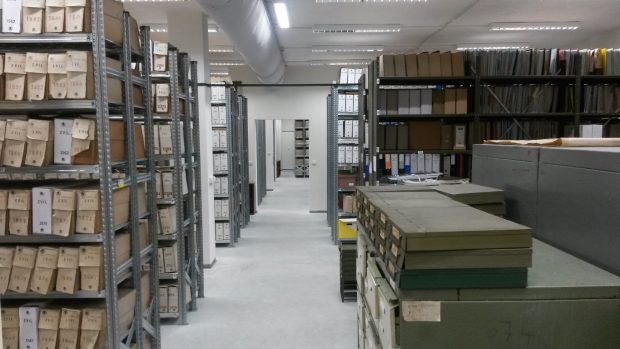 Největší podnikový archiv v Česku má Škoda Plzeň. Dokumenty jsou uloženy v bývalé záložní vojenské nemocnici v Klášteru u Nepomuku