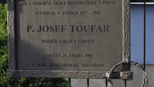 Pamětní deska faráře Josefa Toufara