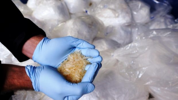 Německá a česká policie rozbily mezinárodní gang výrobců pervitinu, zadržely 2,9 tuny chlorefedrinu