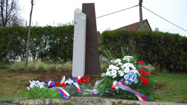 Sivice na Brněnsku odhalily na návsi pomník věnovaný svému rodákovi, generálovi Bohumilu Bočkovi