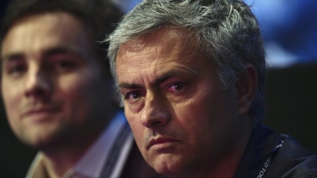 Na stole nemám žádnou nabídku na Petra Čecha, říká José Mourinho