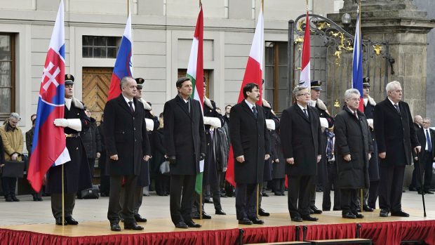 Prezident Zeman přivítal na Hradě prezidenty Slovenska, Polska, Maďarska, Slovinska a Rakouska