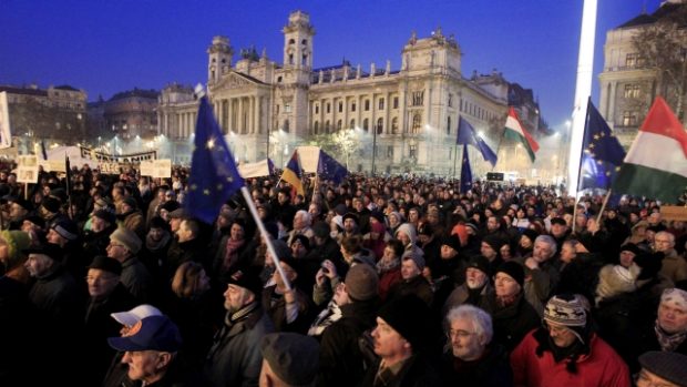 Maďarsko, Budapešť. Demonstrace proti vládním opatřením