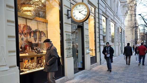 Luxusním butikům se v Praze daří – především v Pařížské ulici