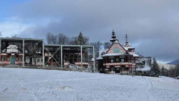 Jurkovičovy stavby - vyhořelý Libušín a Maměnka