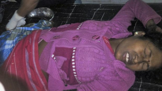Žena zraněná separatisty z Národní demokratické fronty Bódska v indickém Ásámu