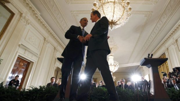 Americký prezident Barack Obama a britský premiér David Cameron před novináři v Bílém domě
