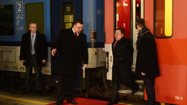 Mongolský prezident Cachjagín Elbegdordž po příjezdu do Prahy