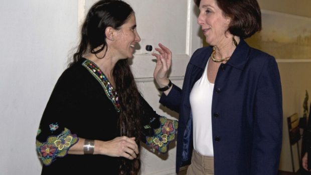 Poradkyně amerického ministra zahraničí Roberta Jacobsonová při setkání s Yoani Sanchezovou