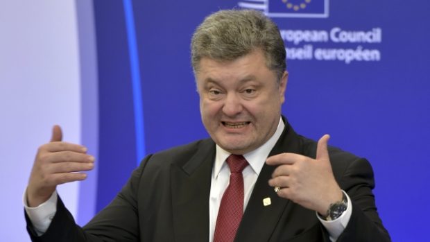 Ukrajina chtěla uzavřít s rebely příměří, které by platilo okamžitě, prohlásil v Bruselu prezident Petro Porošenko