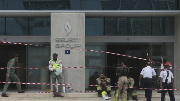 Požár zachvátil jednu z nejvyšších obytných budov na světě, mrakodrap Torch v Dubaji