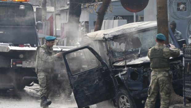 Při sebevražedném atentátu na auto turecké ambasády v Kábulu zemřeli dva lidé