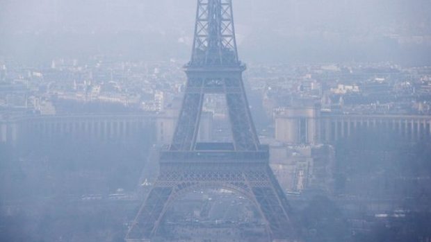 Smog už několik dní trápí Paříž, hromadná doprava je proto zdarma