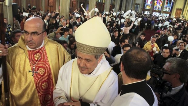 Stovky věřících protestovaly v jihochilském Osornu proti jmenování biskupa Barrose, který je podezřelý, že kryl zneužívání dětí