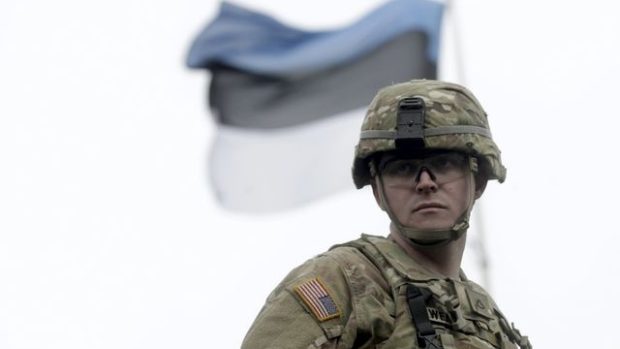 Voják 2. jízdního pluku americké armády při operaci Atlantické odhodlání v Estonsku