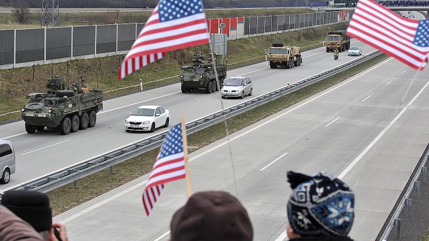 Konvoj amerických vojáků překročil hranice v Bohumíně
